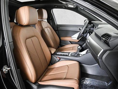 Certified 2025 Audi Q3 2.0T Premium Plus w/ Premium Plus Package image 22