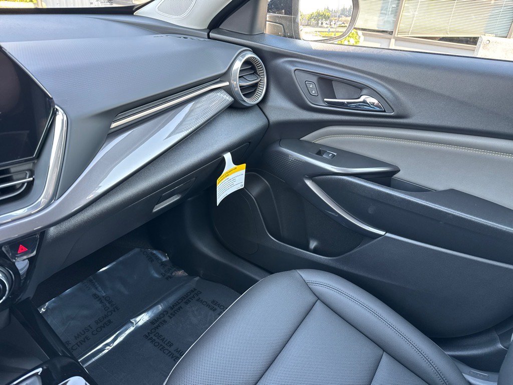 Used 2025 Chevrolet Trax ACTIV w/ Sunroof Package FWD image 14