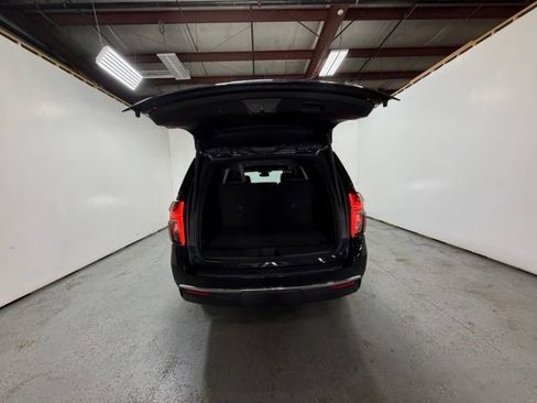 Used 2023 Chevrolet Suburban LT w/ Luxury Package AWD/4WD image 9