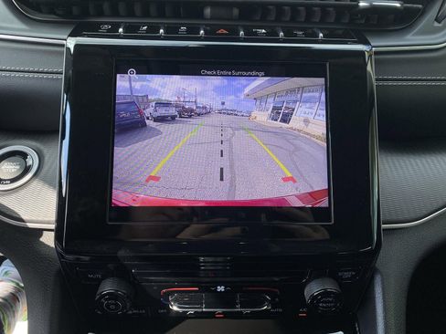 Used 2023 Jeep Grand Cherokee Laredo image 6