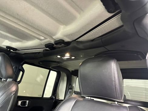 Used 2020 Jeep Gladiator Overland image 12