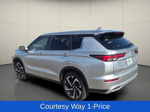 Used 2024 Mitsubishi Outlander SE FWD image 6