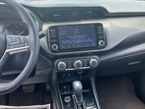Used 2023 Nissan Kicks SV FWD image 8