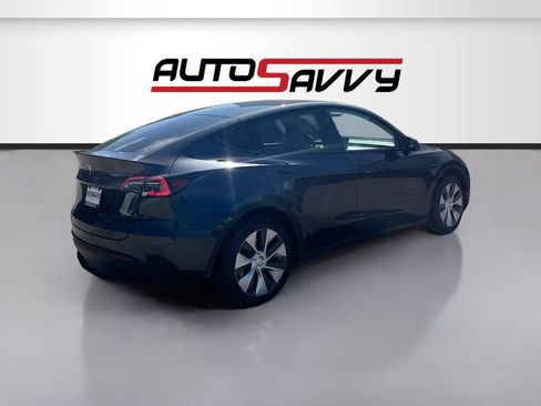 Used 2024 Tesla Model Y Long Range RWD image 7