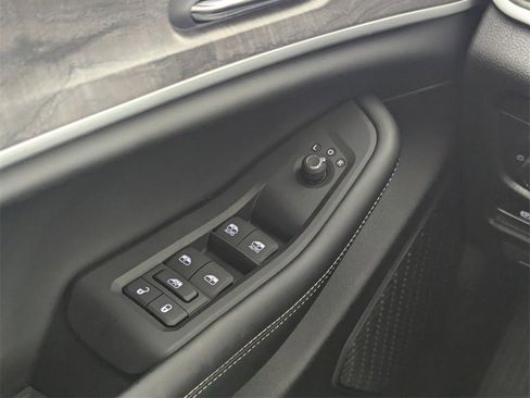 New 2025 Jeep Grand Cherokee Limited image 17