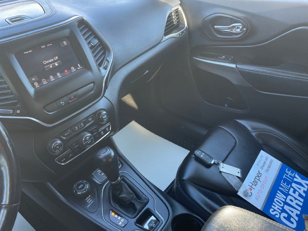 Certified 2020 Jeep Cherokee Latitude Plus w/ Comfort/Convenience Group AWD/4WD image 32
