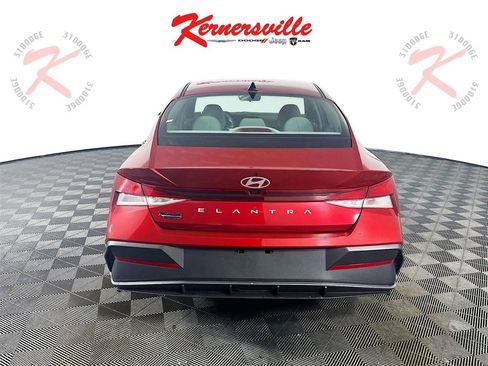 Used 2024 Hyundai Elantra SEL image 6