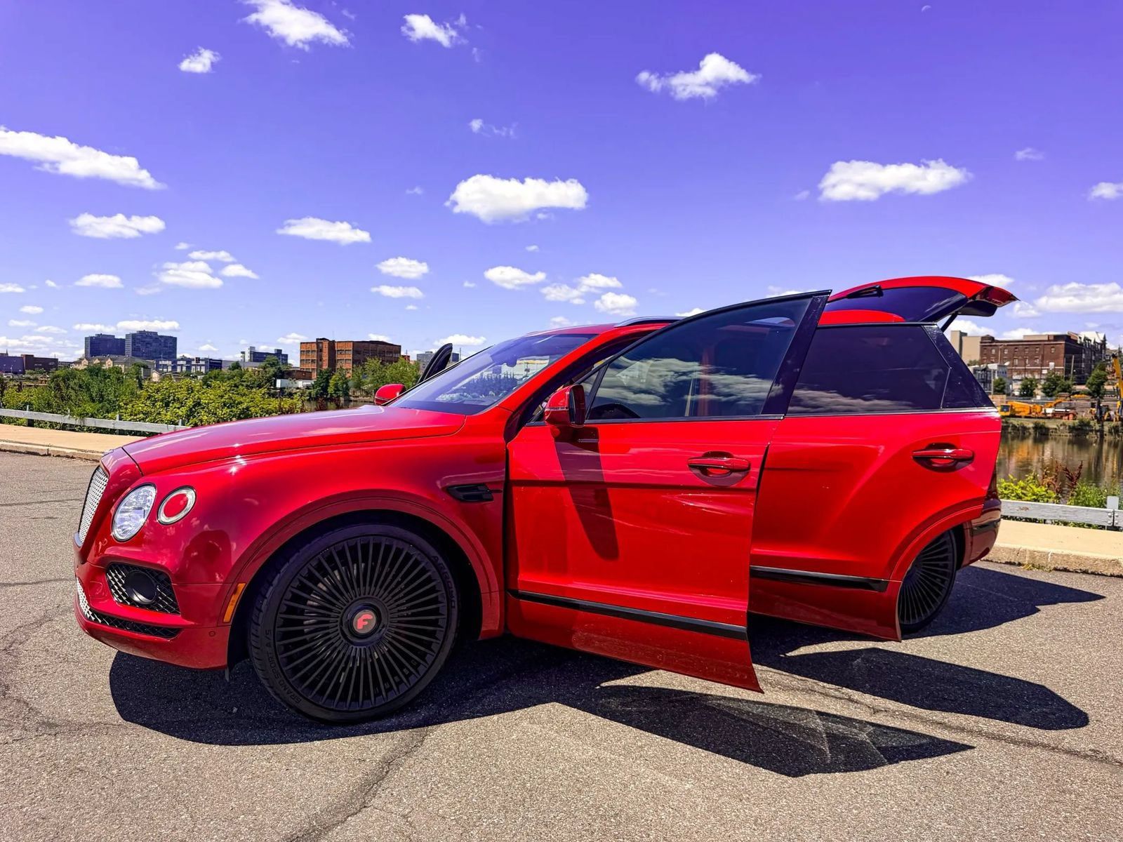 Used 2017 Bentley Bentayga AWD/4WD image 10