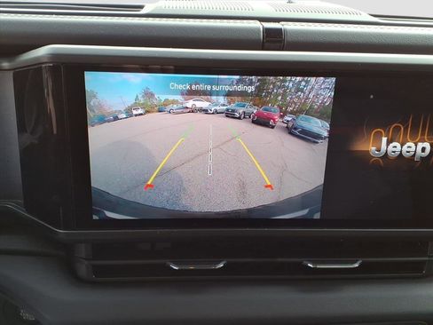 Used 2025 Jeep Wrangler Unlimited Rubicon image 12