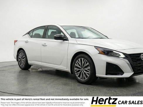 Used 2025 Nissan Altima 2.5 SV image 1