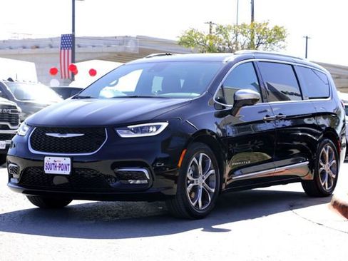 New 2026 Chrysler Pacifica Pinnacle image 7