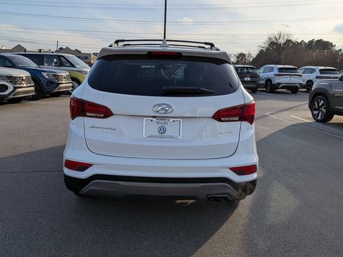 Used 2018 Hyundai Santa Fe Sport image 4