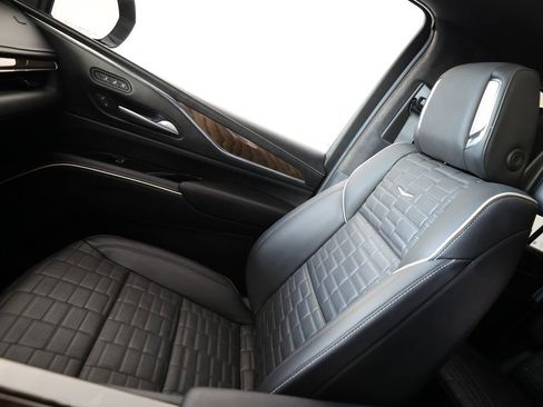 Used 2024 Cadillac Escalade ESV Premium Luxury Platinum w/ Heavy-Duty Trailer Package AWD/4WD image 41
