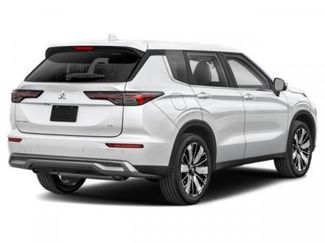 New 2026 Mitsubishi Outlander SE video 2