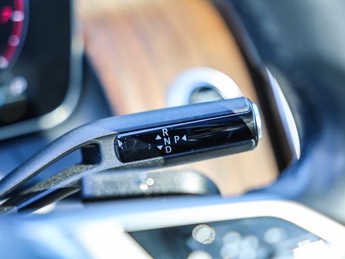 Used 2024 Mercedes-Benz GLC 300 4MATIC image 11