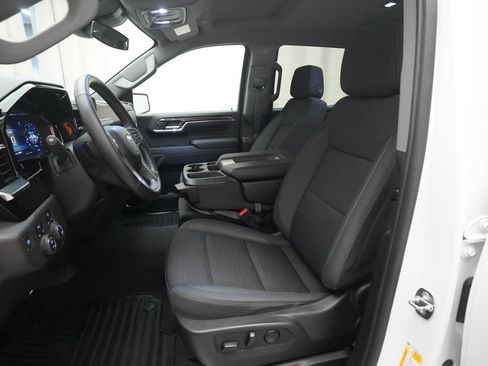 Used 2024 Chevrolet Silverado 1500 LT AWD/4WD image 7