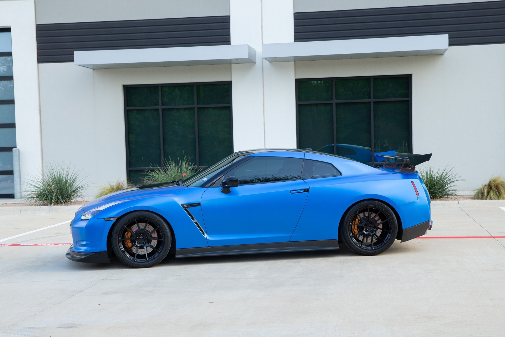 Used 2009 Nissan GT-R Premium AWD/4WD image 5