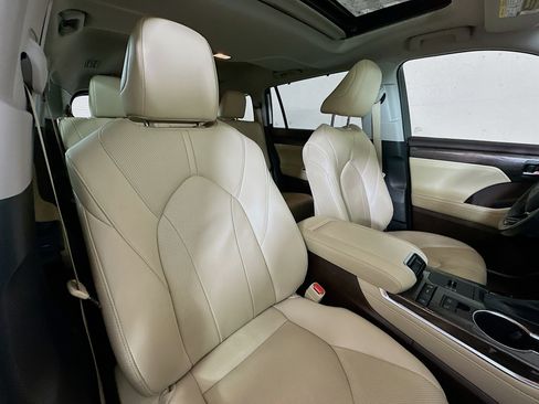 Used 2020 Toyota Highlander Limited image 31