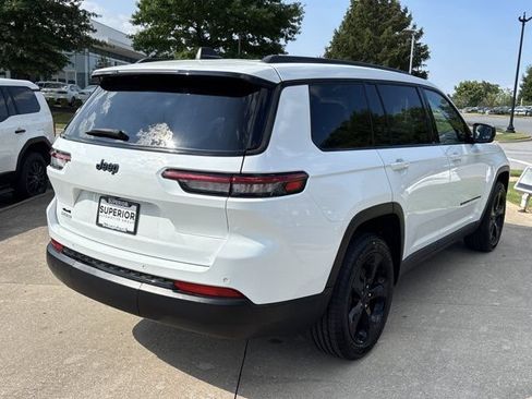 Used 2023 Jeep Grand Cherokee L Altitude AWD/4WD image 3