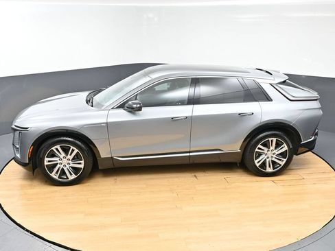 Used 2024 Cadillac Lyriq Tech RWD image 7