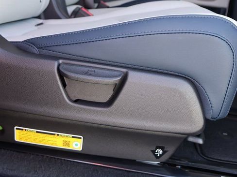 New 2026 Kia Carnival EX FWD image 14