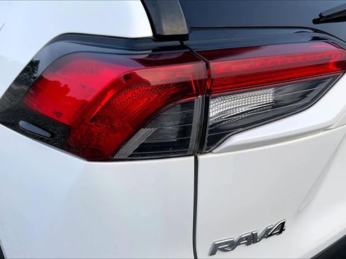 Used 2019 Toyota RAV4 XLE FWD image 28