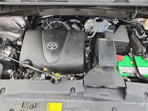 Used 2017 Toyota Highlander XLE image 29
