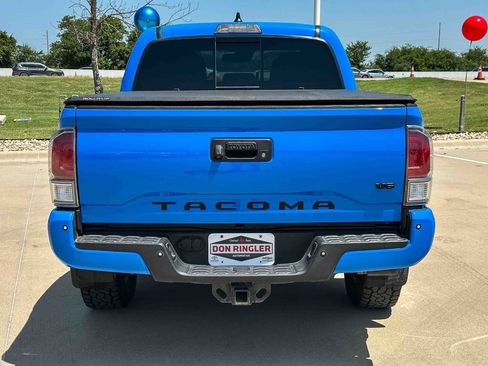 Used 2020 Toyota Tacoma TRD Off-Road w/ TRD Premium Off Road Package AWD/4WD image 4