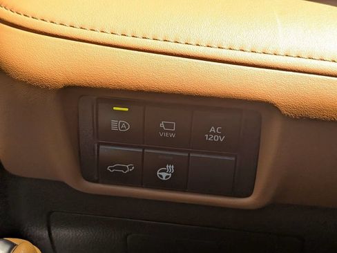 Used 2023 Toyota Highlander Platinum FWD image 28