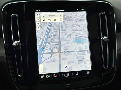 Used 2025 Volvo XC40 B5 Core w/ Protection Package Premier image 27