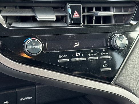 Certified 2021 Toyota Camry SE image 19