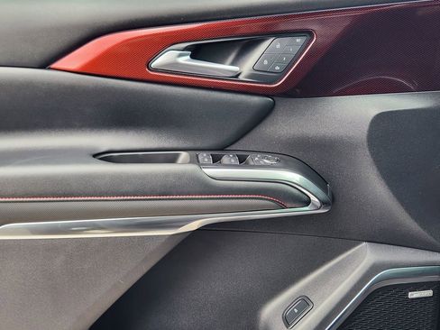 Used 2024 Chevrolet Traverse RS FWD image 23