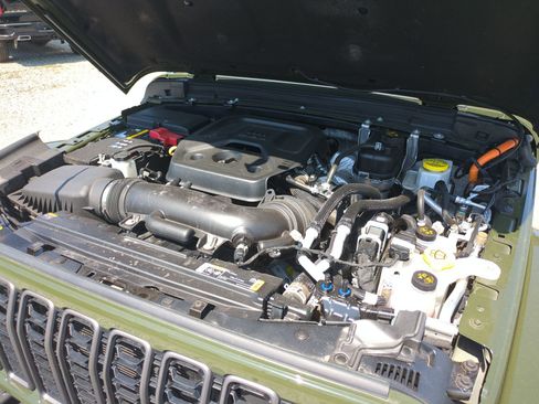 Used 2024 Jeep Wrangler Unlimited AWD/4WD image 32