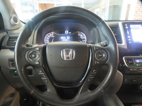Used 2017 Honda Pilot Touring image 34