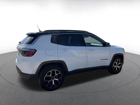 Used 2025 Jeep Compass Limited image 15
