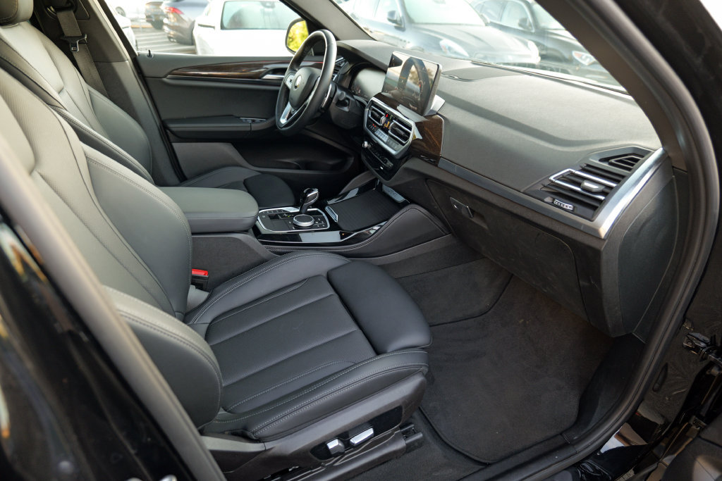 Used 2023 BMW X4 xDrive30i w/ Premium Package AWD/4WD image 32