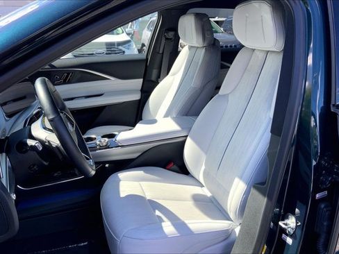 Used 2024 Cadillac Lyriq Luxury AWD/4WD image 25