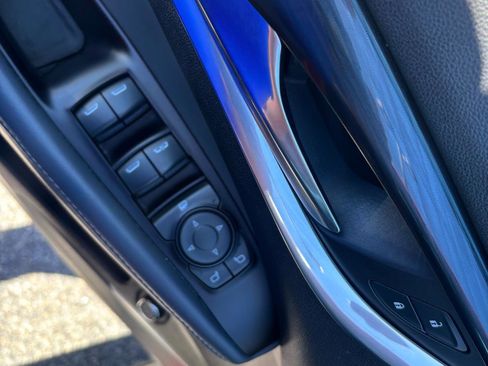 Used 2020 Buick Enclave Essence image 12