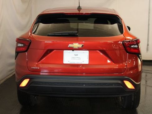 Used 2024 Chevrolet Trax LS FWD image 6