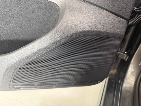Used 2018 Volkswagen Golf R 4-Door AWD/4WD image 16