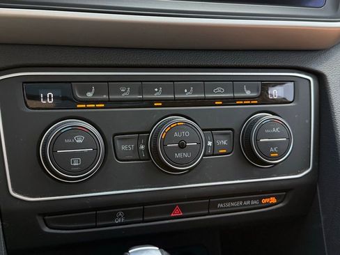 Used 2021 Volkswagen Atlas SE image 12