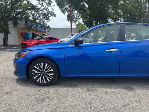 Used 2025 Nissan Altima 2.5 SV FWD image 25
