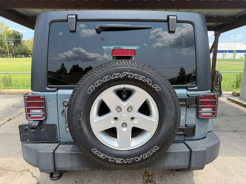 Used 2015 Jeep Wrangler Unlimited Sport w/ Quick Order Package 24S AWD/4WD image 4