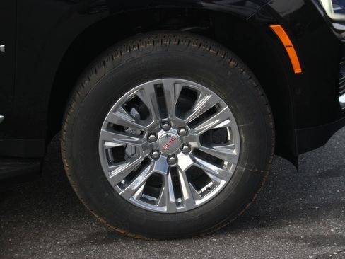 New 2026 GMC Yukon Denali image 9