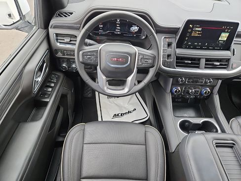 Certified 2024 GMC Yukon XL SLT image 11