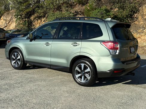 Used 2017 Subaru Forester 2.5i Premium w/ All-Weather Package AWD/4WD image 4
