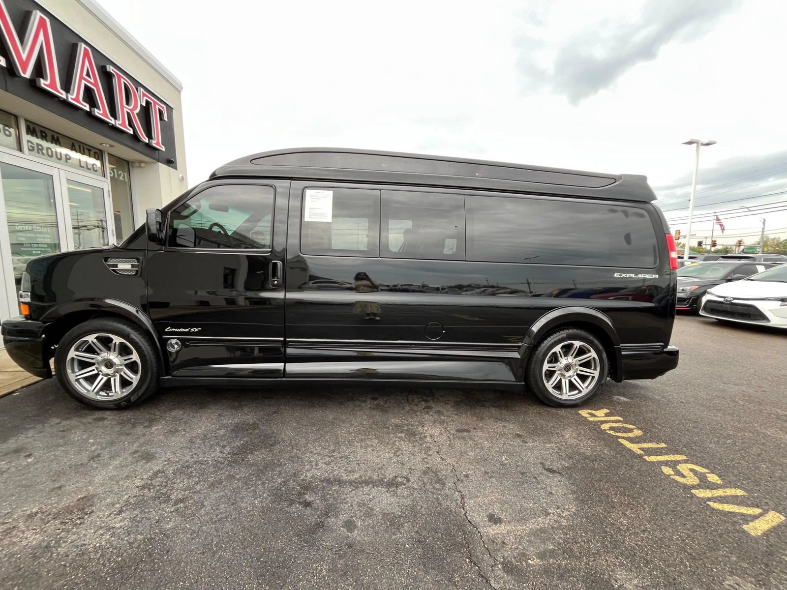 Used 2018 Chevrolet Express 2500 Extended w/ Enhanced Convenience Package RWD image 12