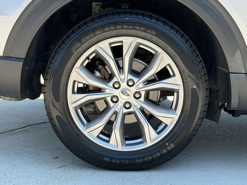 Used 2023 Ford Explorer XLT w/ Equipment Group 202A AWD/4WD image 11