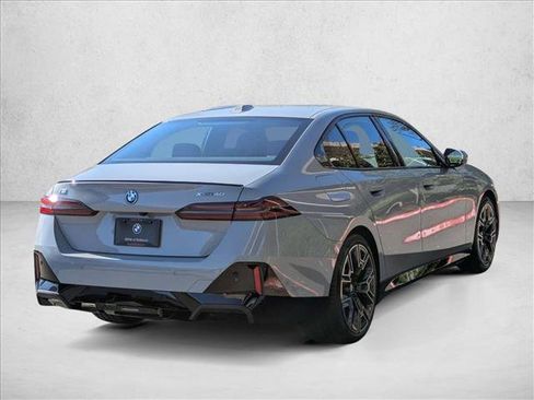 Used 2026 BMW i5 eDrive40 image 2