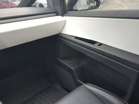 Used 2024 Tesla Cybertruck AWD Crew Cab image 17